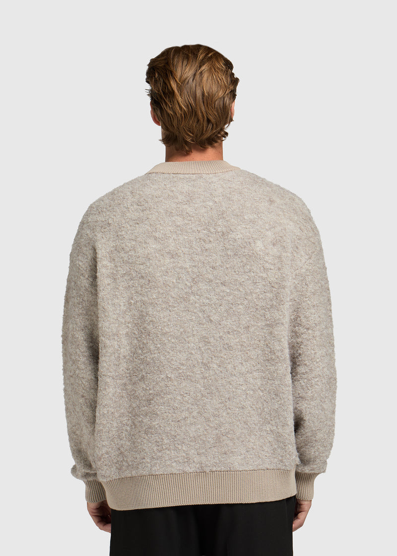 Bouclé-Strickpullover mit Rundhalsausschnitt – Dunkler Sand
