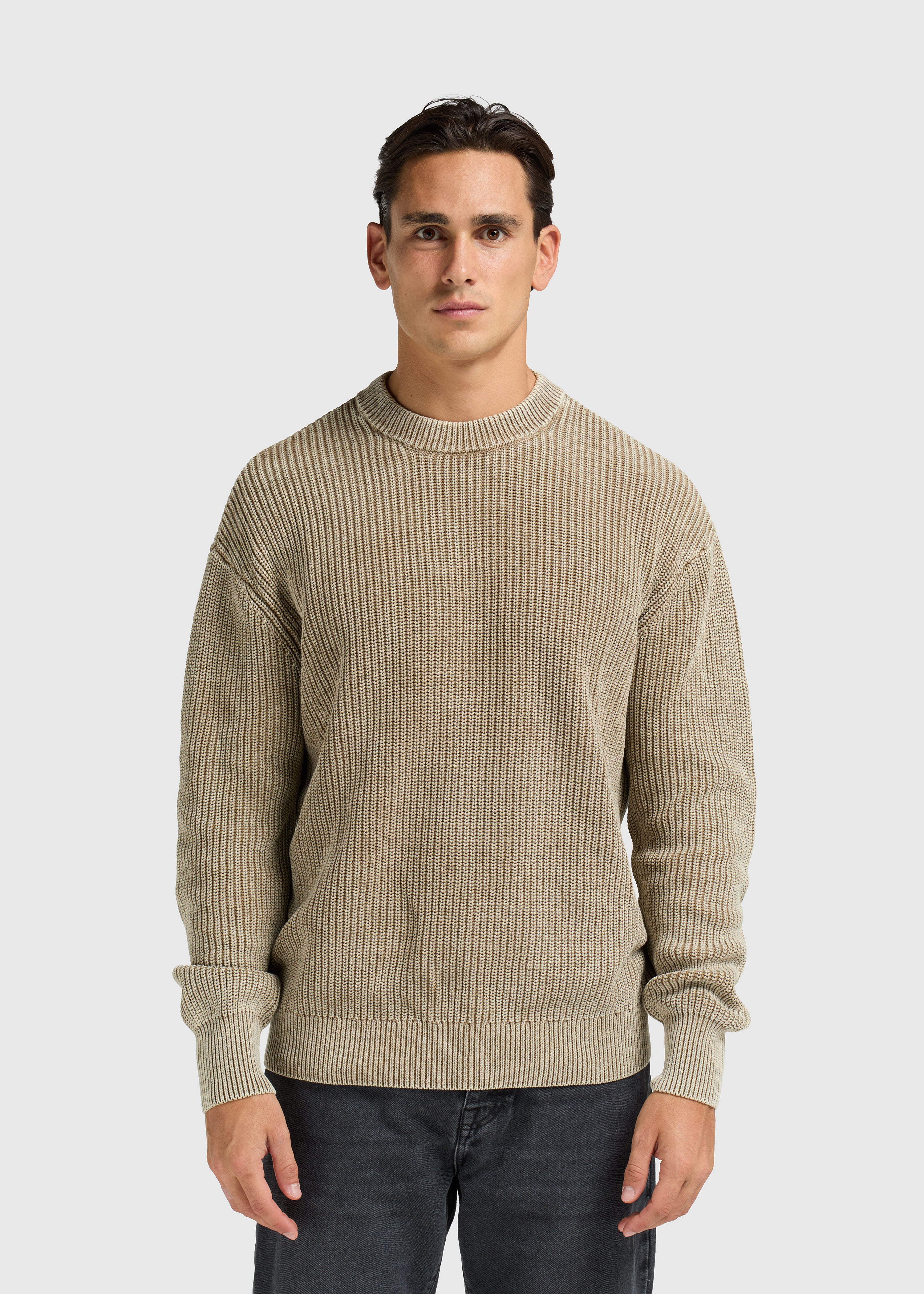 Verwaschener Strickpullover mit Rundhalsausschnitt – Dunkelsand