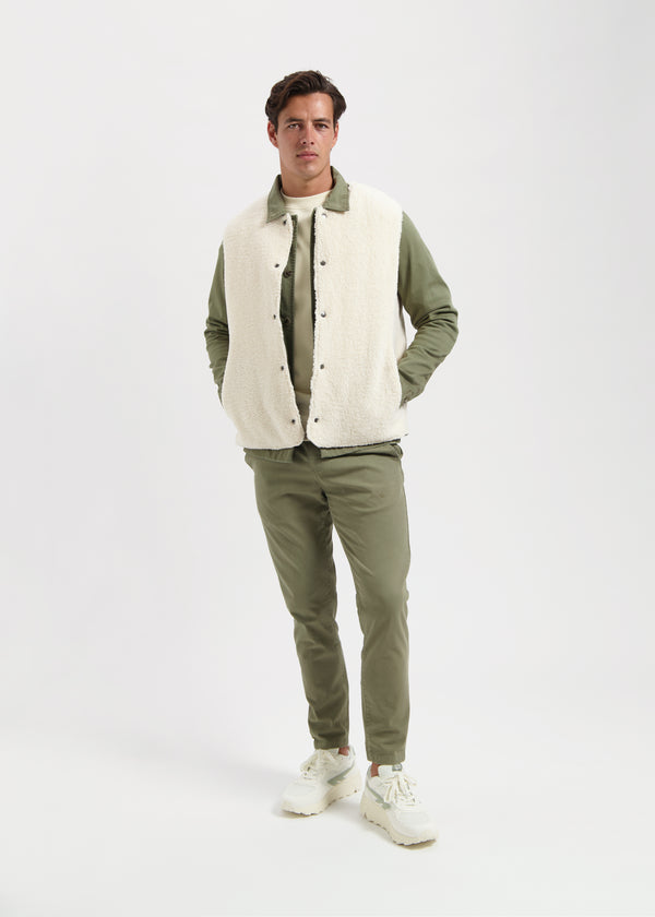 Wendbare Teddyweste – Armeegrün