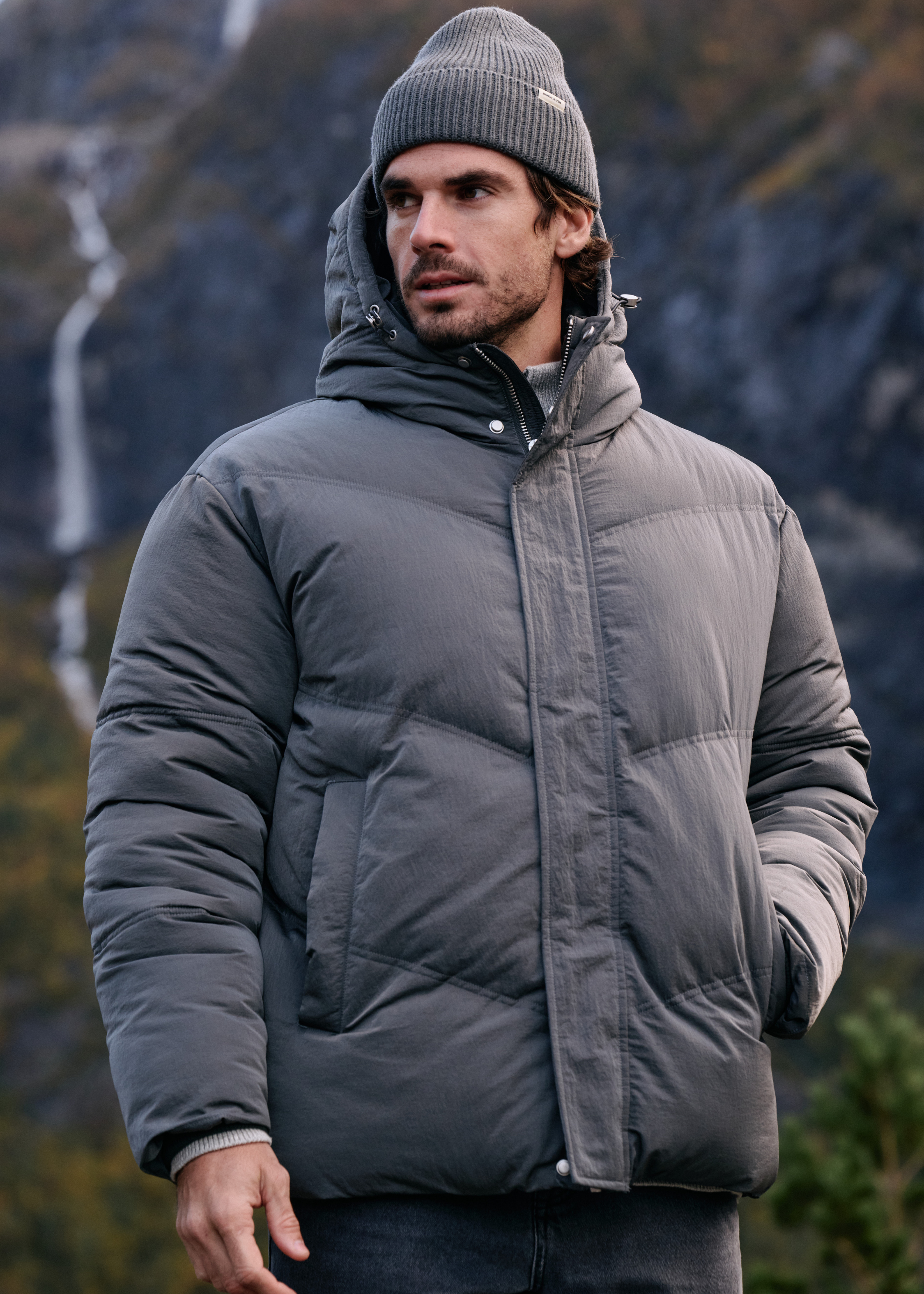 Kapuzen-Steppjacke – Grau