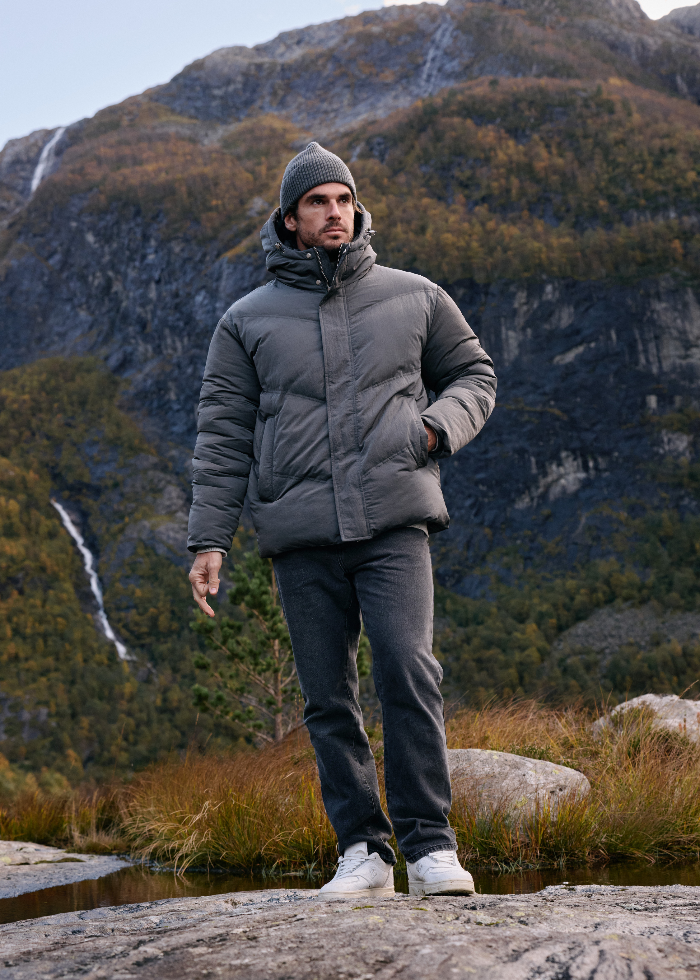 Kapuzen-Steppjacke – Grau