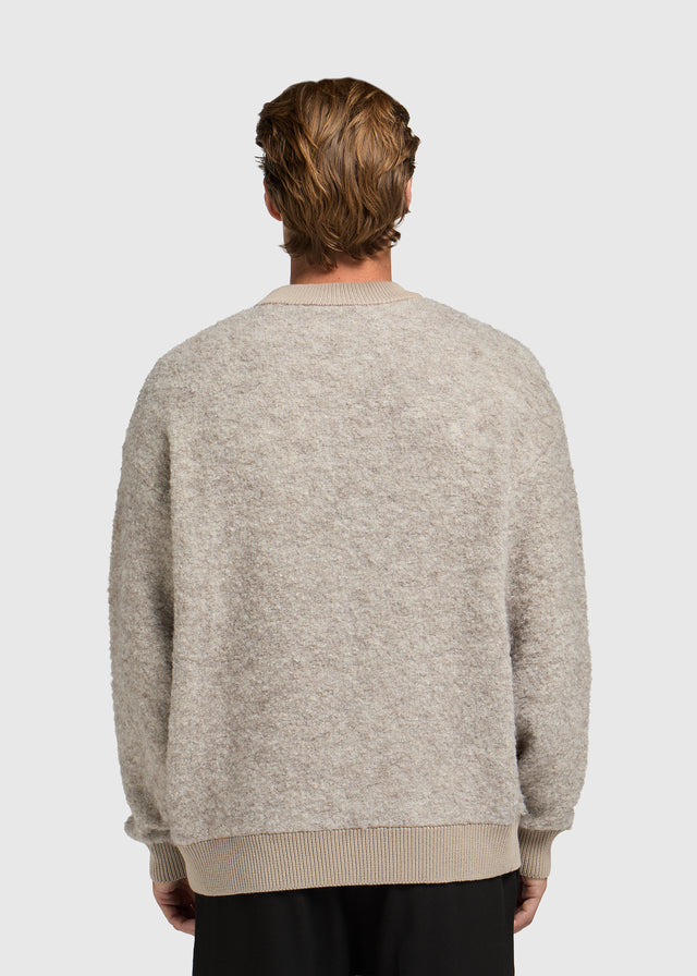 Bouclé-Strickpullover mit Rundhalsausschnitt – Dunkler Sand