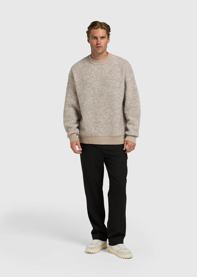 Bouclé-Strickpullover mit Rundhalsausschnitt – Dunkler Sand
