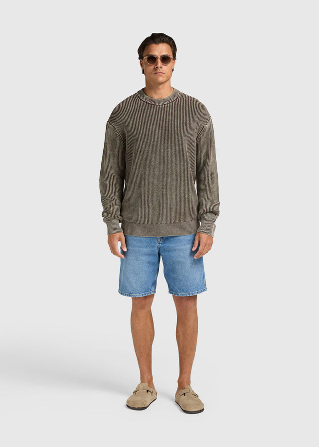 Gewaschener Strickpullover mit Rundhalsausschnitt – Acid-Wash-Optik