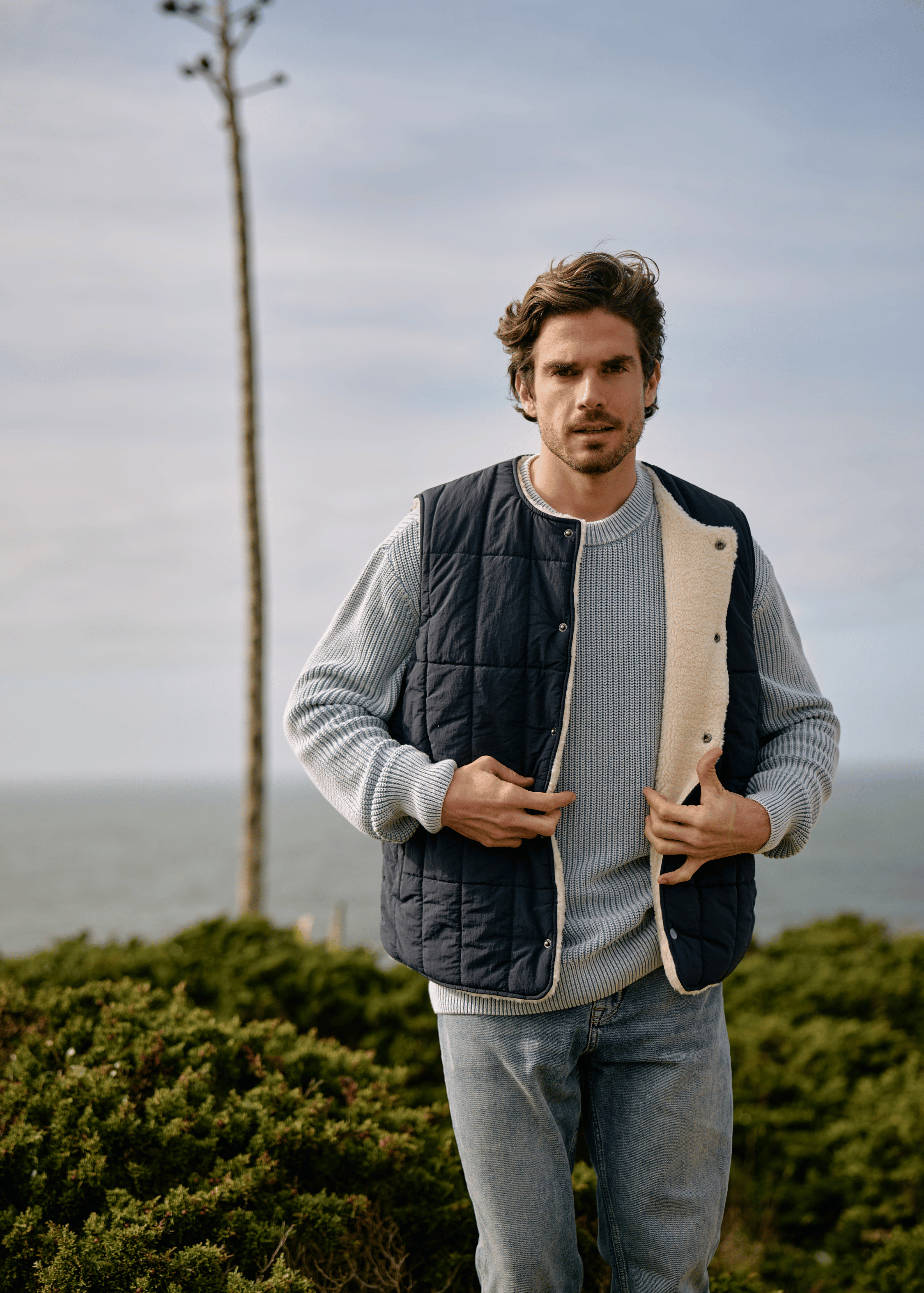 【新品】S'YTE Reversible Quilted Vest Reversible Teddy Vest - Navy Blue – Hang Eleven