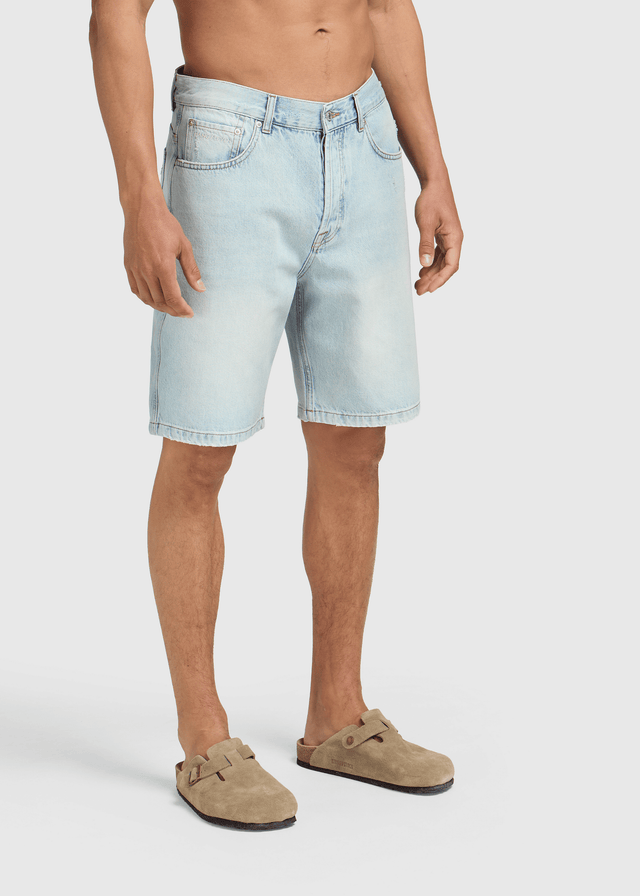 Clean Denim Shorts – Hellblau