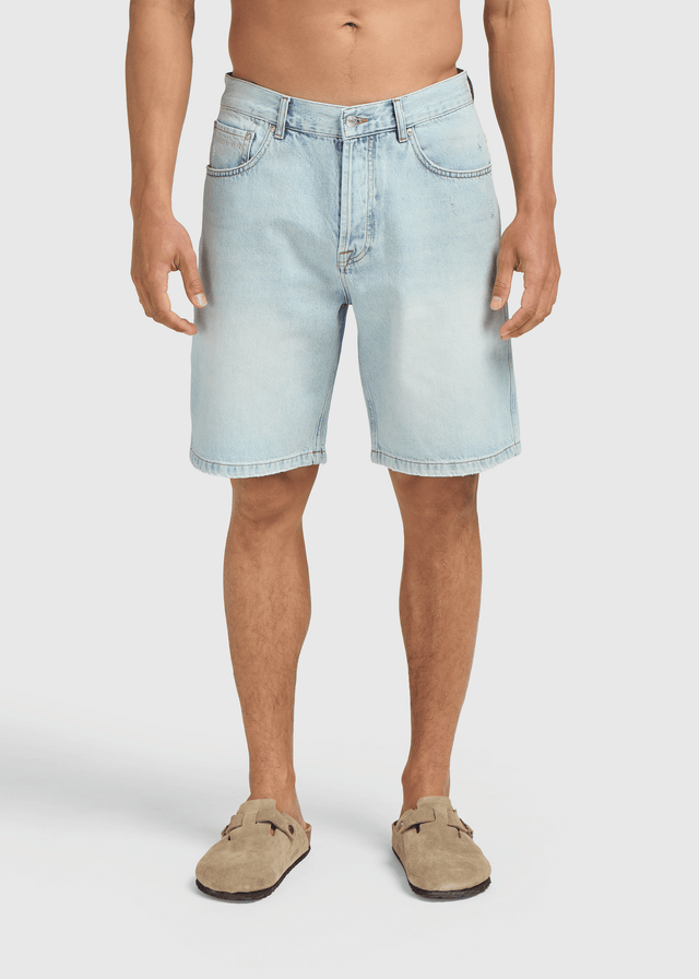 Clean Denim Shorts – Hellblau