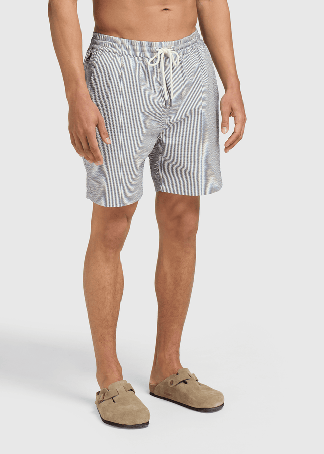 Gestreifte Seersucker-Badeshorts – Hellblau