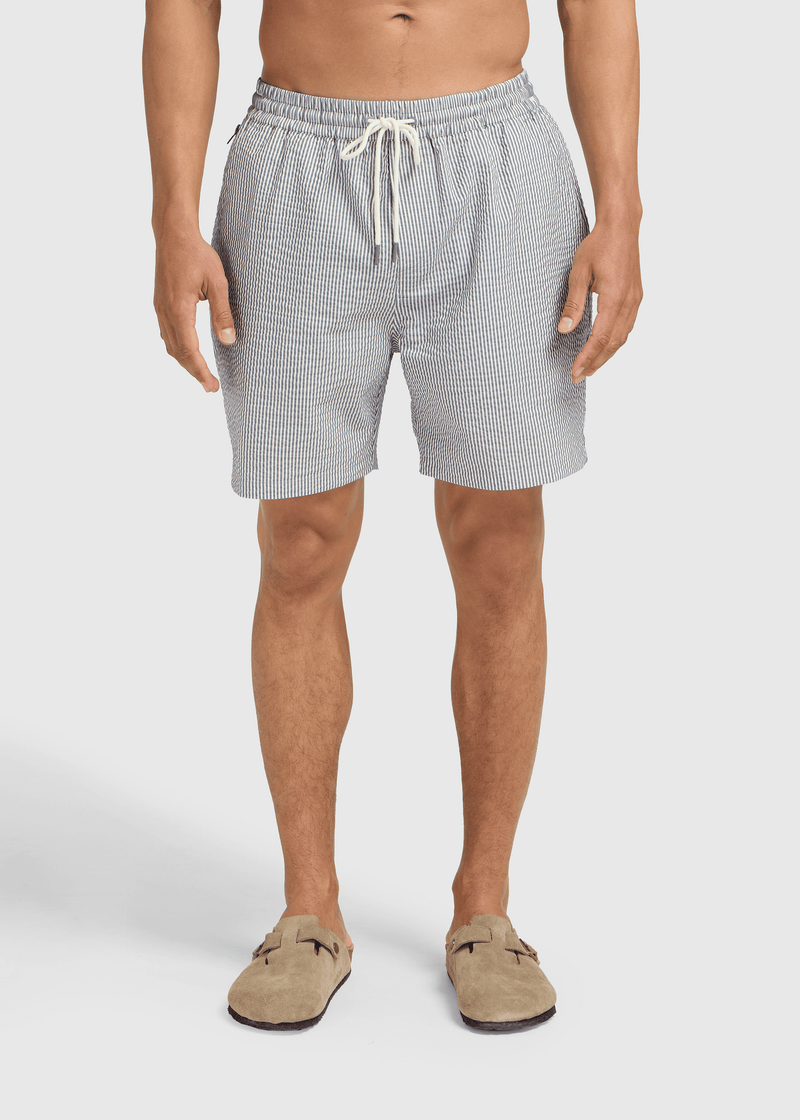 Gestreifte Seersucker-Badeshorts – Hellblau